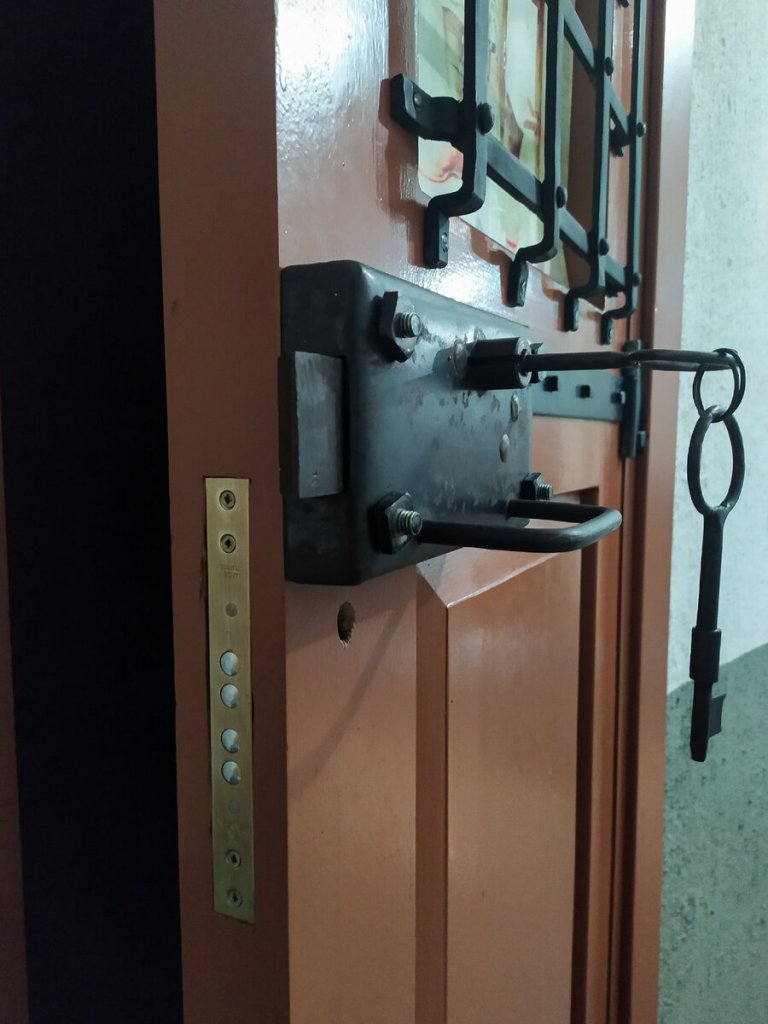 Дверь