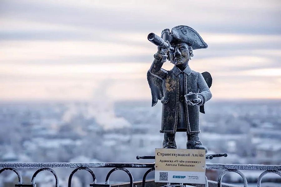 Древняя столица Сибири: на улицах можно увидеть ангелов и вымышленных людей