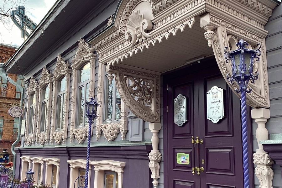 Виноград, кокошник и путеводная звезда: о чем рассказывает деревянное зодчество