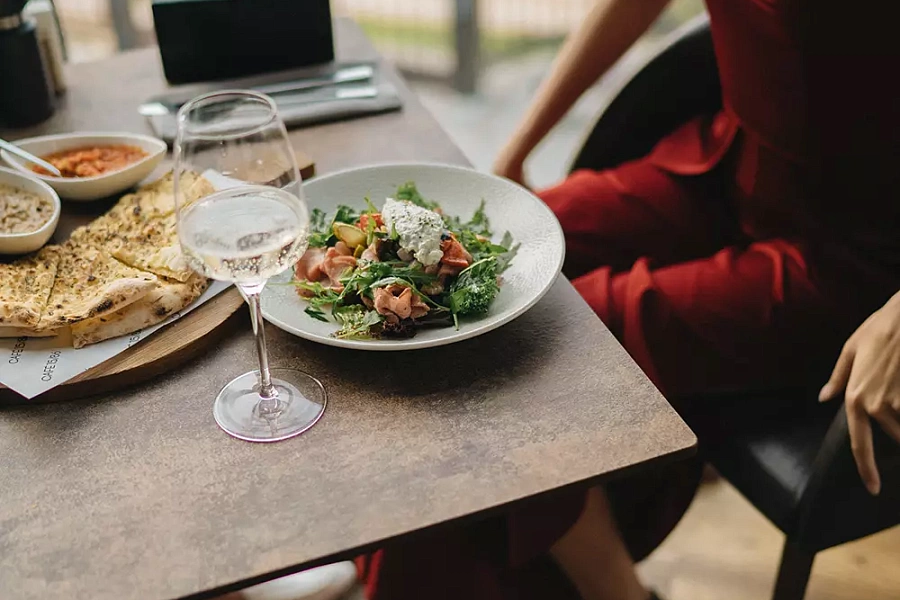 Топ мест, где поесть в двух сибирских столицах, от Александра Бельковича